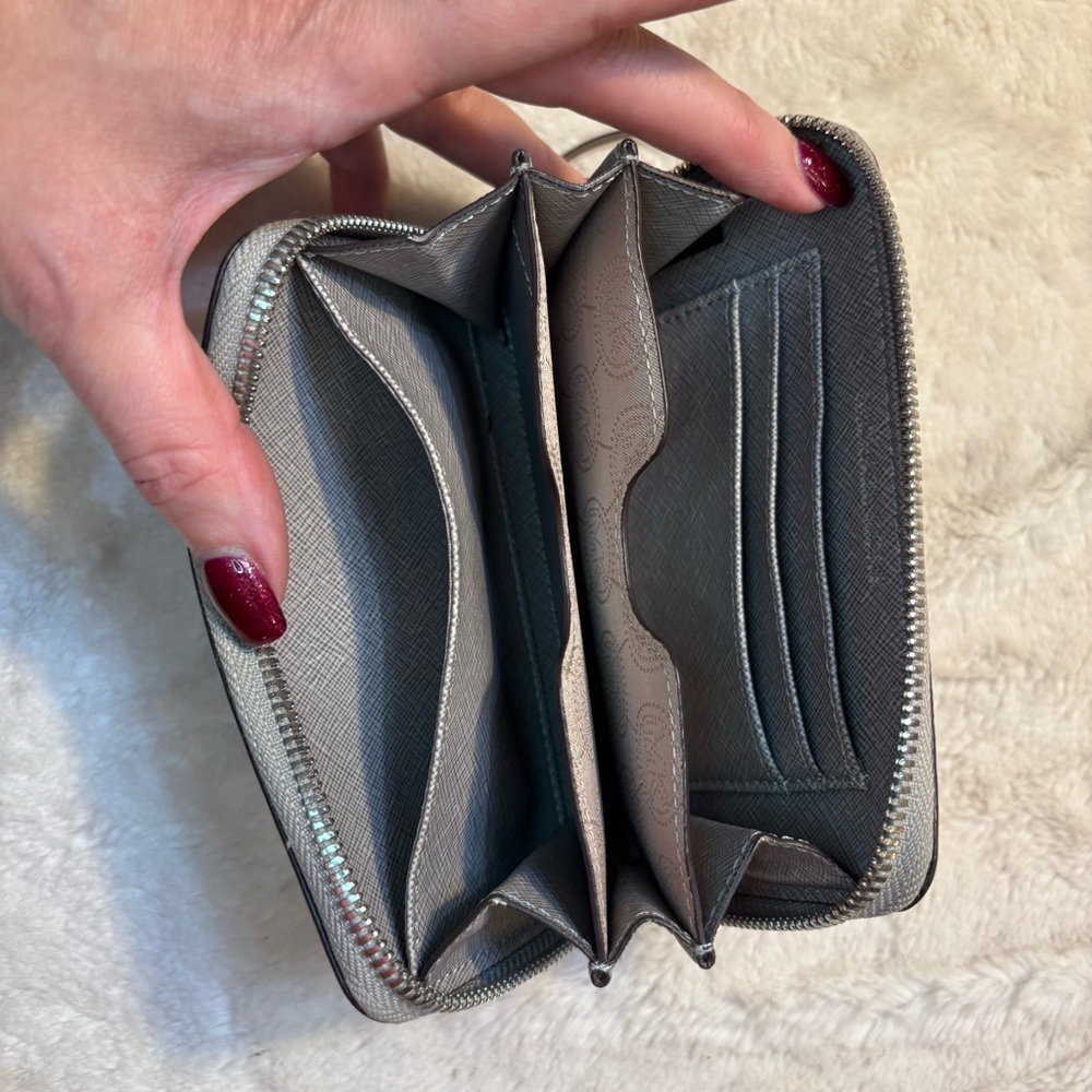 Michael Kors Wallet Pearl Gray Saffiano Leather Silver Hardware Wristlet Classic - Picture 8 of 14